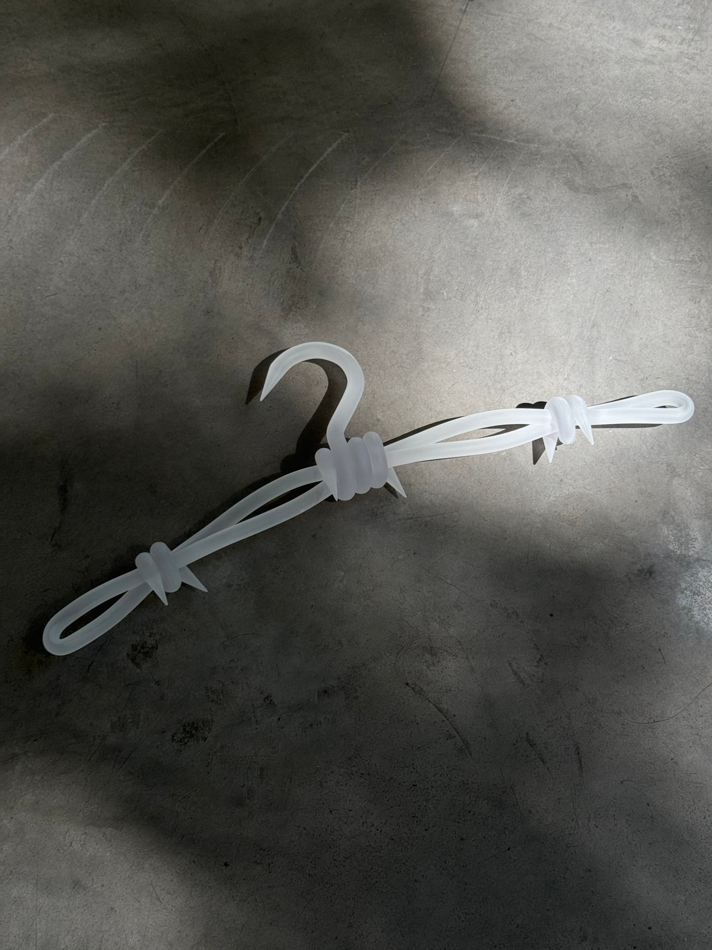 Sucux Barbwire Hanger